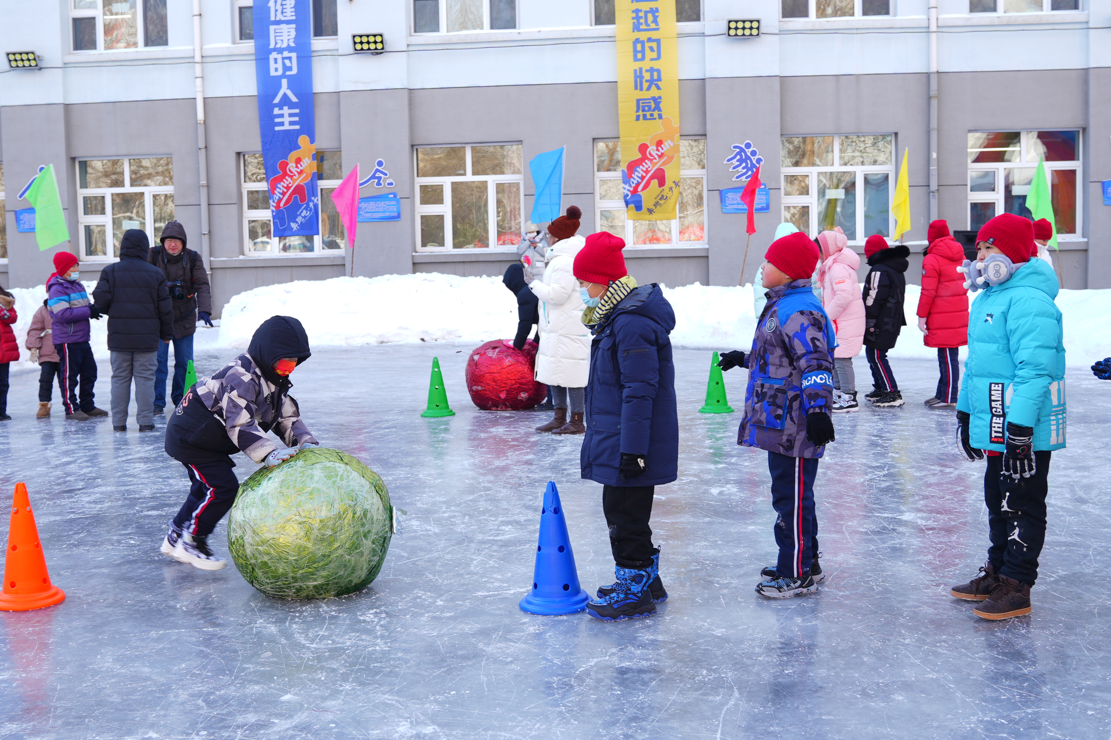 百万青少年逐梦冰雪奔赴亚冬