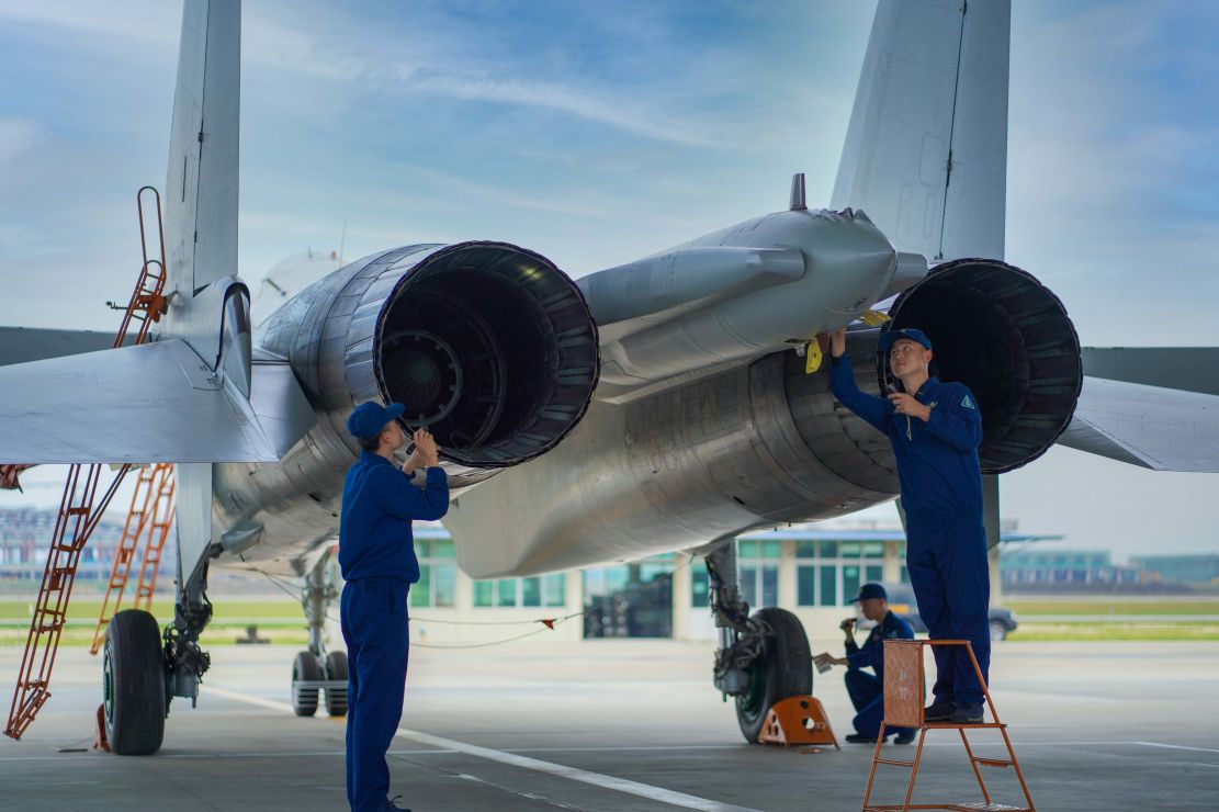 海军航空机务兵图片