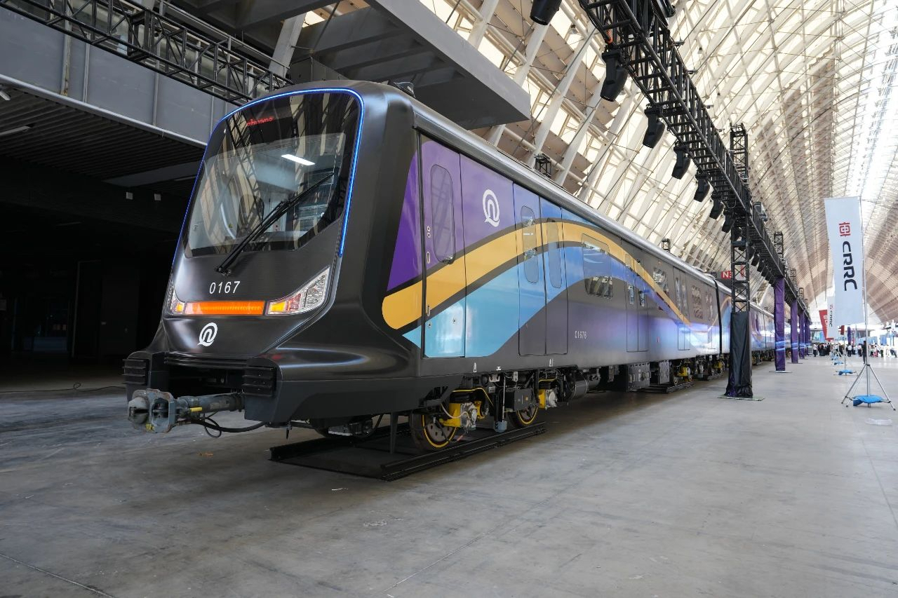 哈玻院为全球首列商用碳纤维地铁列车下线赋能