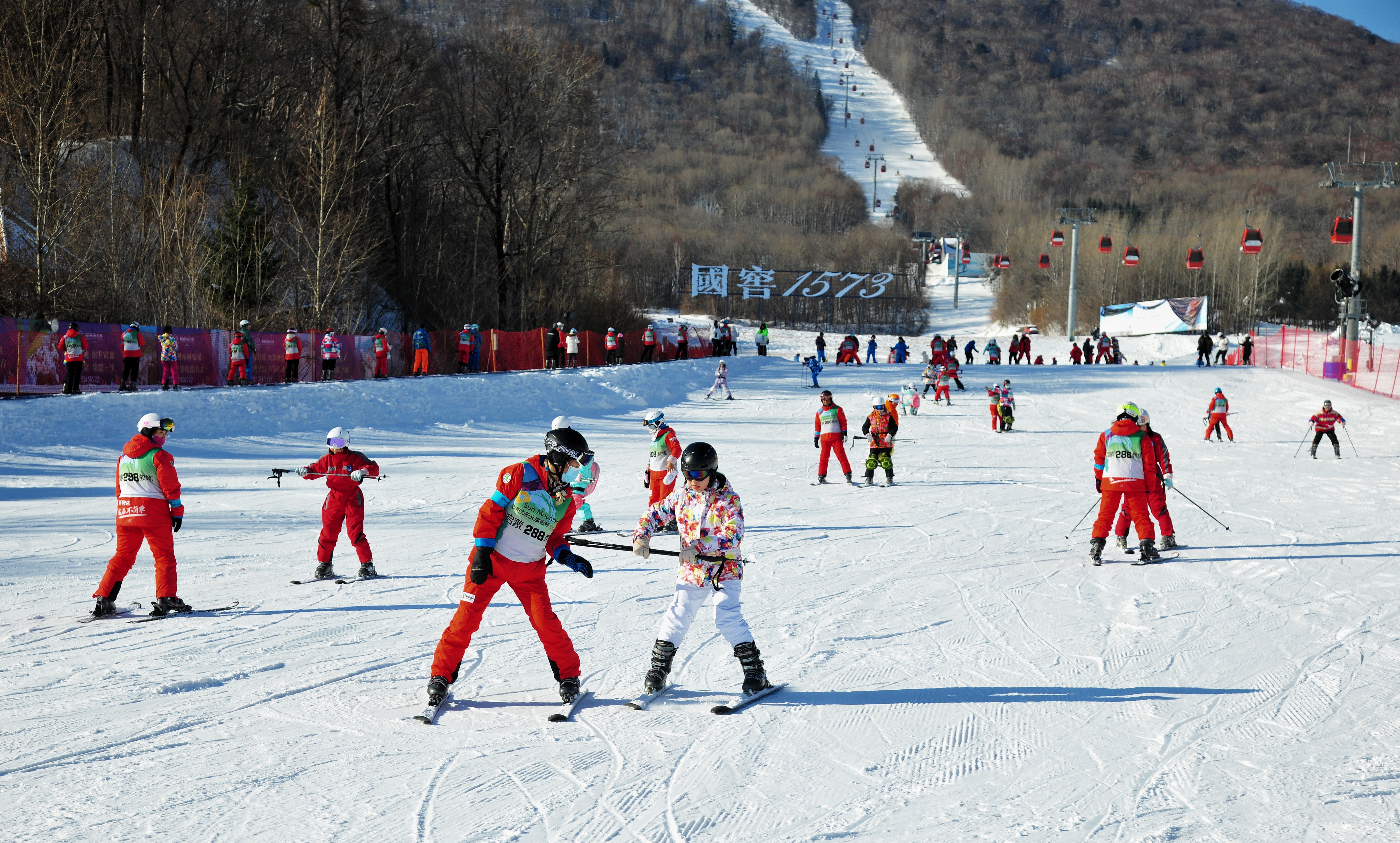 哈尔滨二龙山滑雪场图片